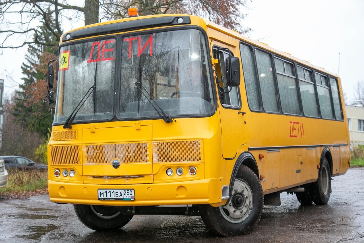 Новый специализированный автобус теперь будет развозить учеников Емельяновской средней школы городского округа Коломна