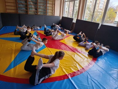 В 4 э классе прошла эстафета с элементами гимнастики, посвящённая Дню народного единства