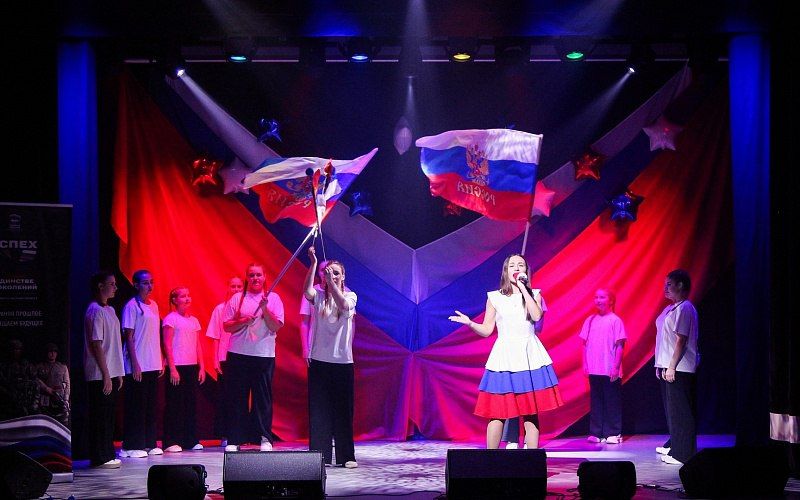В Доме культуры рабочего посёлка им. Цюрупы «ВКМЦК и Т «Истоки» состоялся праздничный концерт «Моя Россия-Моя Страна», посвященный Дню народного единства В Доме культуры рабочего посёлка им. Цюрупы «ВКМЦК и Т «Истоки» состоялся праздничный концерт «Моя Россия-Моя Страна», посвященный Дню народного единства