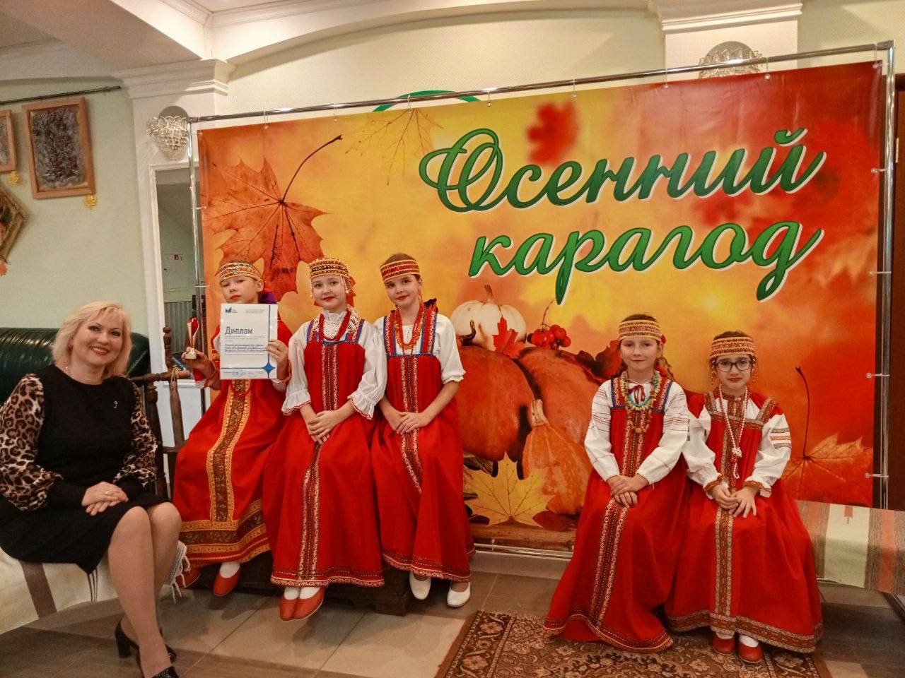 «Осенний карагод» собрал более 400 любителей фольклора на празднике народного творчества «Осенний карагод» собрал более 400 любителей фольклора на празднике народного творчества