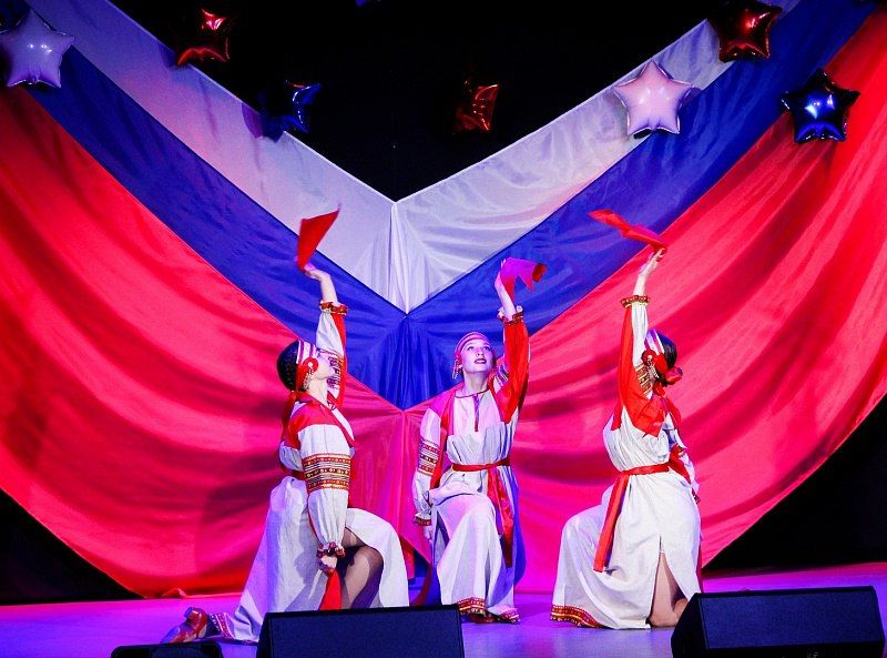 В Доме культуры рабочего посёлка им. Цюрупы «ВКМЦК и Т «Истоки» состоялся праздничный концерт «Моя Россия-Моя Страна», посвященный Дню народного единства В Доме культуры рабочего посёлка им. Цюрупы «ВКМЦК и Т «Истоки» состоялся праздничный концерт «Моя Россия-Моя Страна», посвященный Дню народного единства