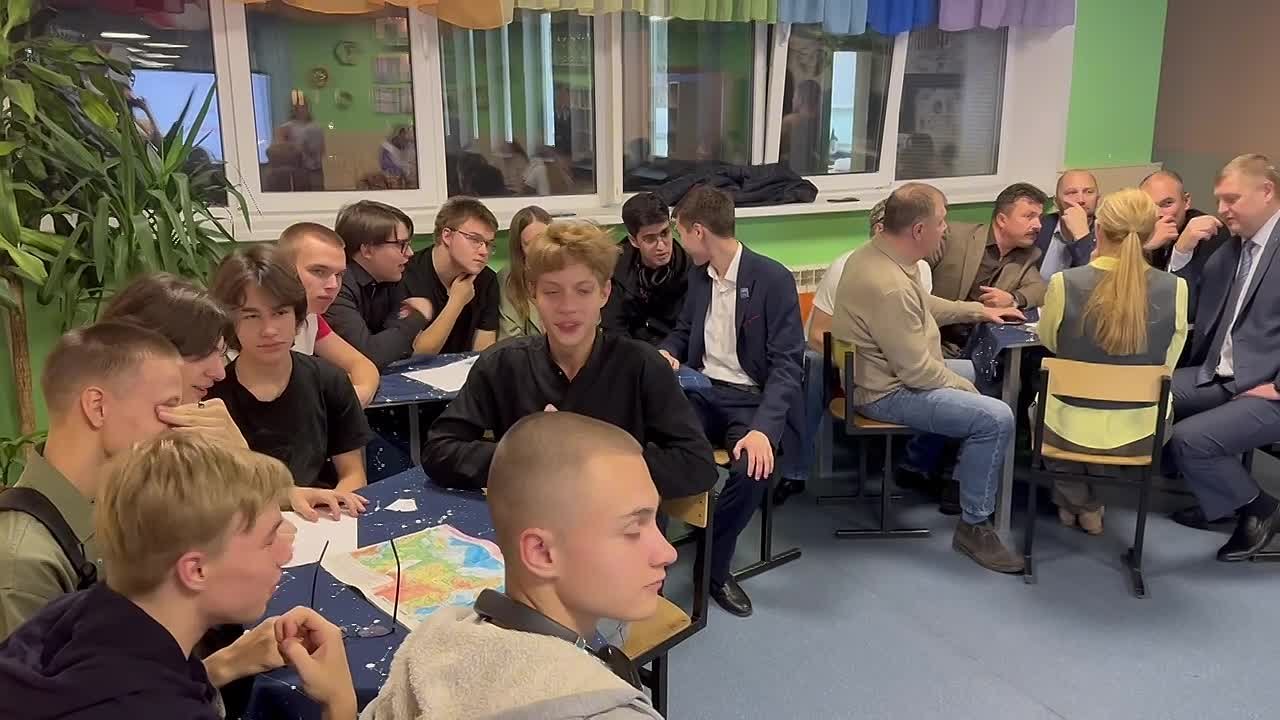 «Волонтеры Подмосковья» совместно с Молодежным парламентом Жуковского провели интеллектуальную игру «Что? Где? Когда?» в лицее №14