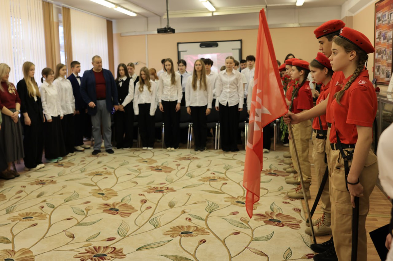 Игорь Трифонов: Сегодня в школе №20 торжественно открыли «Парту Героя», посвящённую памяти жителя нашего города Александра Александровича Баровского Игорь Трифонов: Сегодня в школе №20 торжественно открыли «Парту Героя», посвящённую памяти жителя нашего города Александра Александровича Баровского