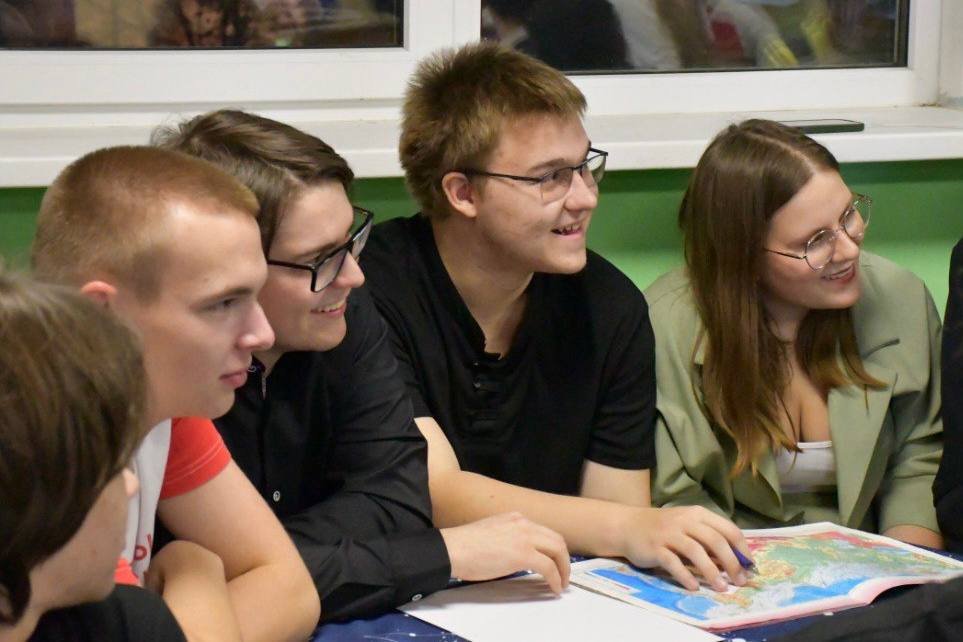 «Волонтеры Подмосковья» совместно с Молодежным парламентом Жуковского провели интеллектуальную игру «Что? Где? Когда?» в лицее №14 «Волонтеры Подмосковья» совместно с Молодежным парламентом Жуковского провели интеллектуальную игру «Что? Где? Когда?» в лицее №14