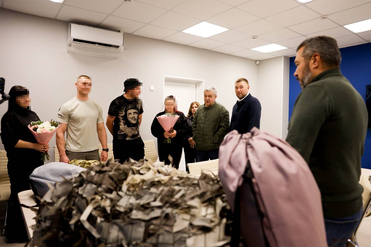 Юлия Купецкая: Мы рядом! Когда наши бойцы приходят домой в отпуск, всегда стараемся с ними встретиться, чтобы лично поблагодарить и узнать о существующих запросах Юлия Купецкая: Мы рядом! Когда наши бойцы приходят домой в отпуск, всегда стараемся с ними встретиться, чтобы лично поблагодарить и узнать о существующих запросах