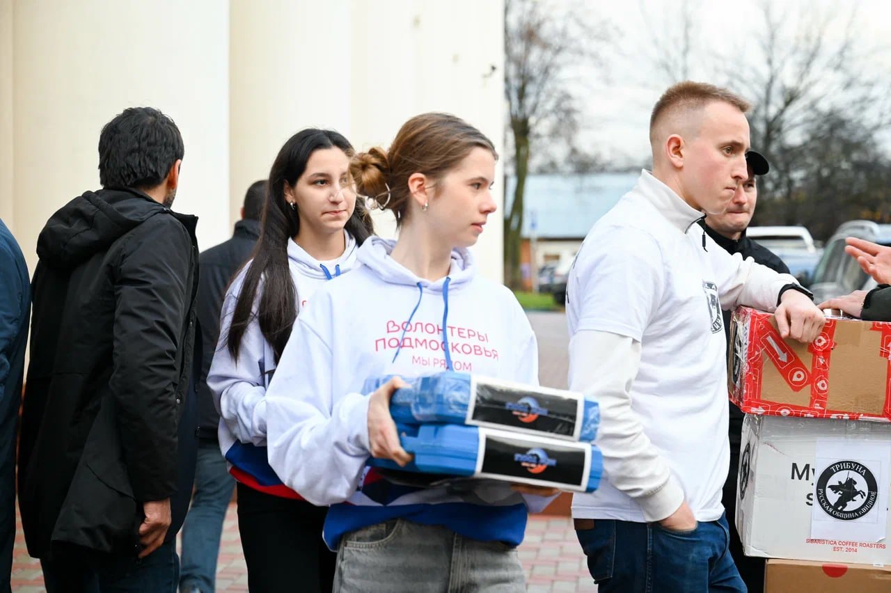 В Ленинском городском округе в честь празднования Дня народного единства была организована отправка гуманитарной помощи в Донецкую народную республику для военнослужащих 54-ого мотострелкового полка