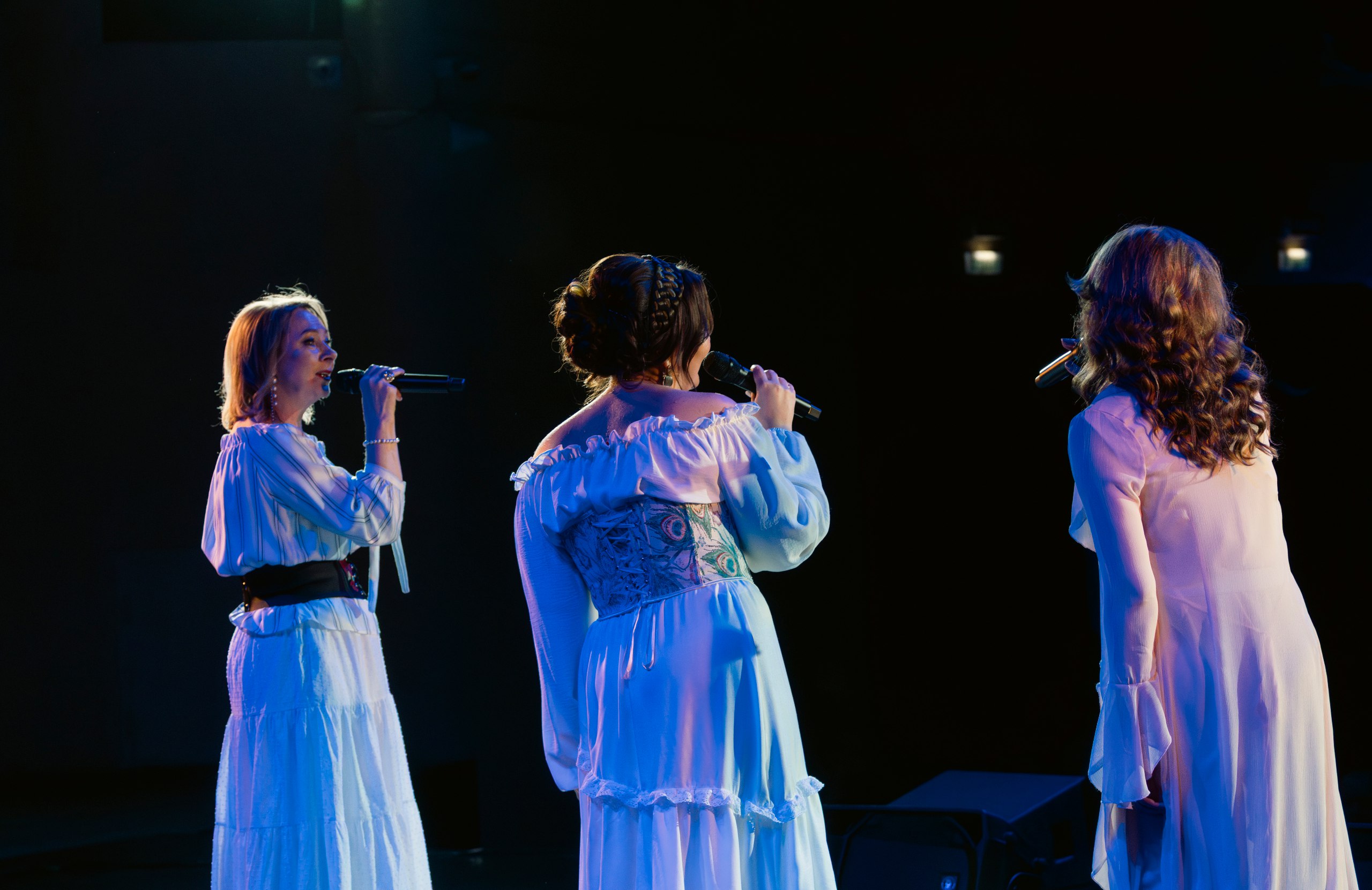 Наши новости. Во Дворце культуры «Дружба» г. Чехов состоялся удивительный вечер, который погрузил зрителей в мир настоящего музыкального колдовства, сотворённого коллективом «Венница» Наши новости. Во Дворце культуры «Дружба» г. Чехов состоялся удивительный вечер, который погрузил зрителей в мир настоящего музыкального колдовства, сотворённого коллективом «Венница»