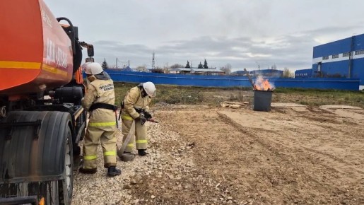 6 ноября сотрудники добровольной пожарной команды приняли участие в тренировочных занятиях на территории производственно-складского комплекса «Атлант-Парк»