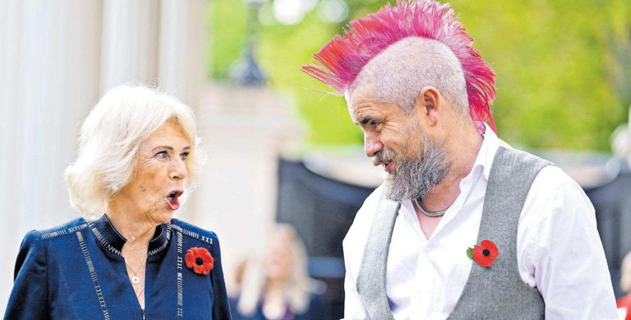 Владимир Корнилов: Британская королева Камила со своим преданным поклонником