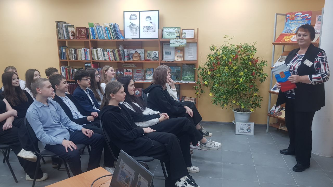 Гражданско-патриотический альманах «Слава России сквозь призму веков» провели для юных читателей сотрудники Столбовской библиотеки им.О.Кургузова
