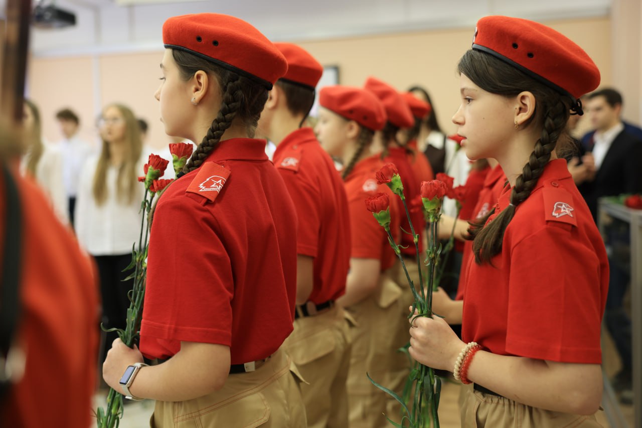 Игорь Трифонов: Сегодня в школе №20 торжественно открыли «Парту Героя», посвящённую памяти жителя нашего города Александра Александровича Баровского Игорь Трифонов: Сегодня в школе №20 торжественно открыли «Парту Героя», посвящённую памяти жителя нашего города Александра Александровича Баровского