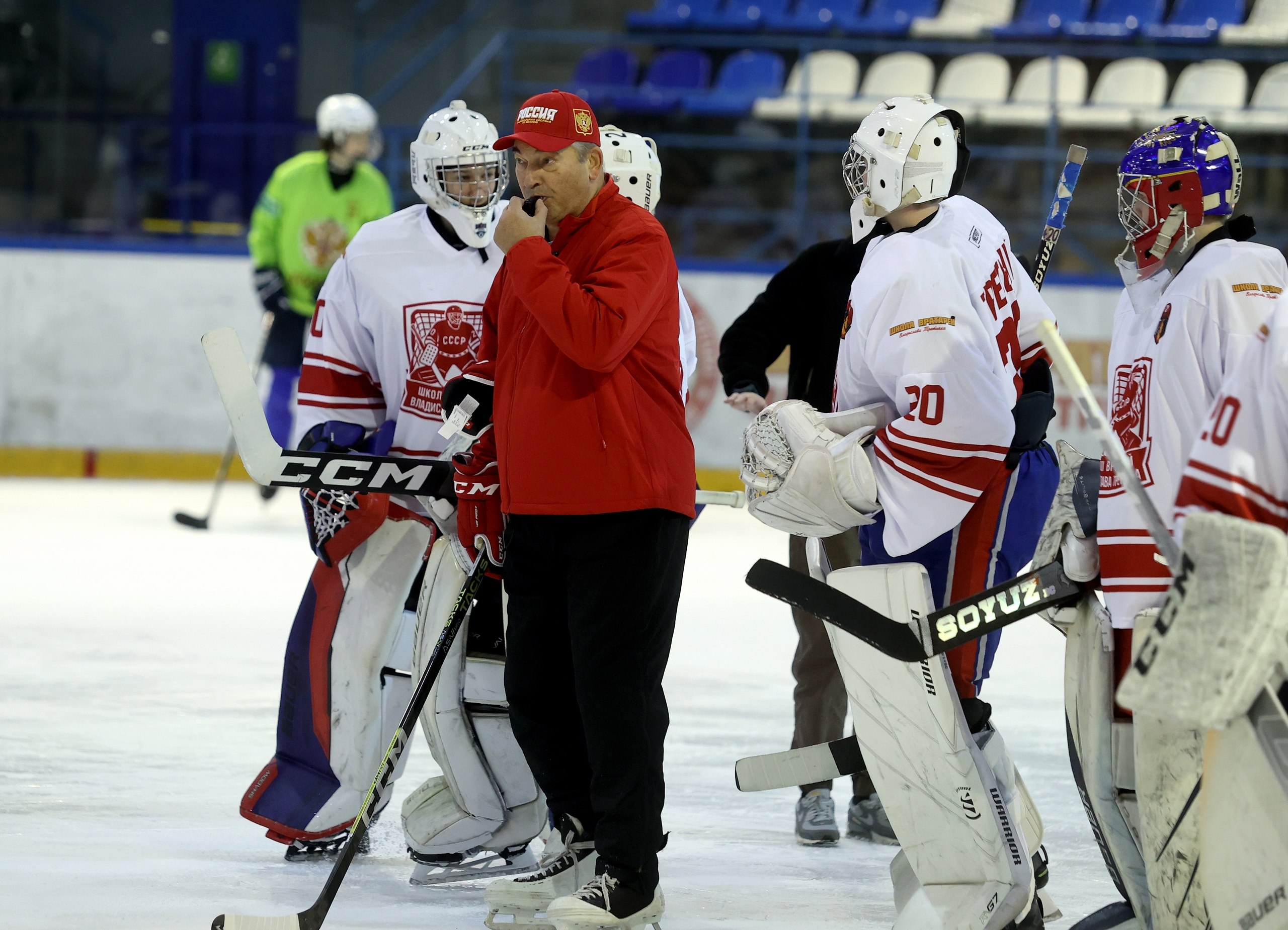 Легенды хоккея учат будущих звёзд: в Дмитрове проходит 20-я юбилейная «Школа вратарей Владислава Третьяка»!