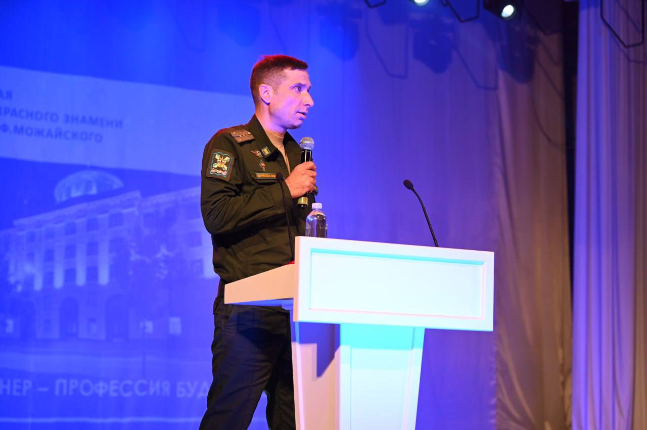 На базе Дворца культуры имени Ленина представители Военного комиссариата Городского округа Серпухов провели военно-профориентационное мероприятие в рамках 11-й Всероссийской акции «Есть такая профессия – Родину защищать» На базе Дворца культуры имени Ленина представители Военного комиссариата Городского округа Серпухов провели военно-профориентационное мероприятие в рамках 11-й Всероссийской акции «Есть такая профессия – Родину защищать»