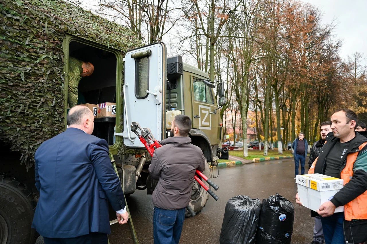 В Ленинском городском округе в честь празднования Дня народного единства была организована отправка гуманитарной помощи в Донецкую народную республику для военнослужащих 54-ого мотострелкового полка В Ленинском городском округе в честь празднования Дня народного единства была организована отправка гуманитарной помощи в Донецкую народную республику для военнослужащих 54-ого мотострелкового полка