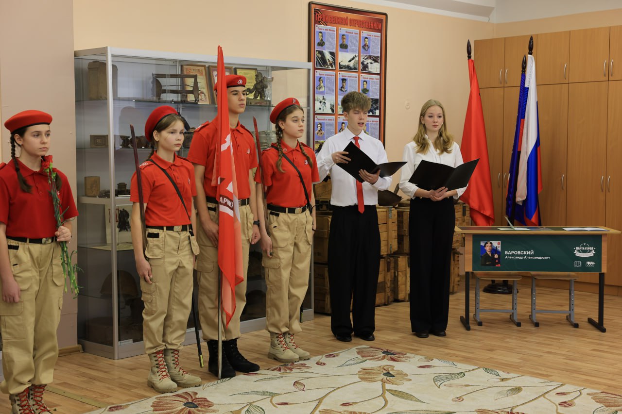 Игорь Трифонов: Сегодня в школе №20 торжественно открыли «Парту Героя», посвящённую памяти жителя нашего города Александра Александровича Баровского Игорь Трифонов: Сегодня в школе №20 торжественно открыли «Парту Героя», посвящённую памяти жителя нашего города Александра Александровича Баровского