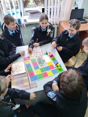 Весь ноябрь педагог-психолог МБОУ гимназии 2 мо Чехов Кимличенко Наталья Евгеньевна будет проводить интереснейшую психологическую игру «Лепёшка» специально для пятиклассников