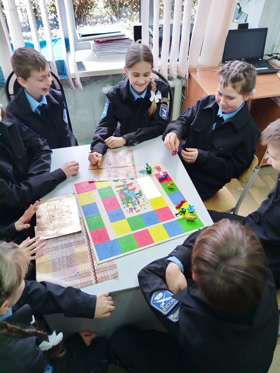 Весь ноябрь педагог-психолог МБОУ гимназии 2 мо Чехов Кимличенко Наталья Евгеньевна будет проводить интереснейшую психологическую игру «Лепёшка» специально для пятиклассников