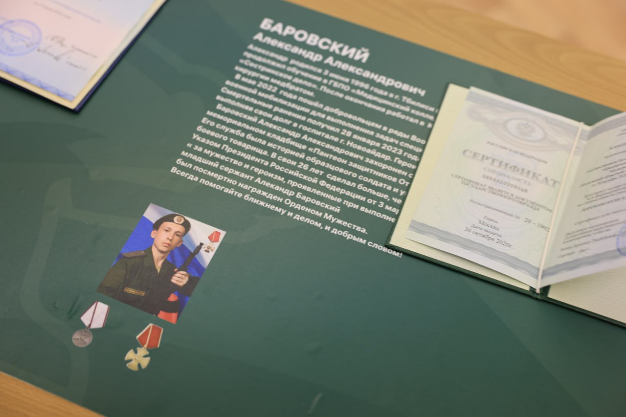 Игорь Трифонов: Сегодня в школе №20 торжественно открыли «Парту Героя», посвящённую памяти жителя нашего города Александра Александровича Баровского Игорь Трифонов: Сегодня в школе №20 торжественно открыли «Парту Героя», посвящённую памяти жителя нашего города Александра Александровича Баровского