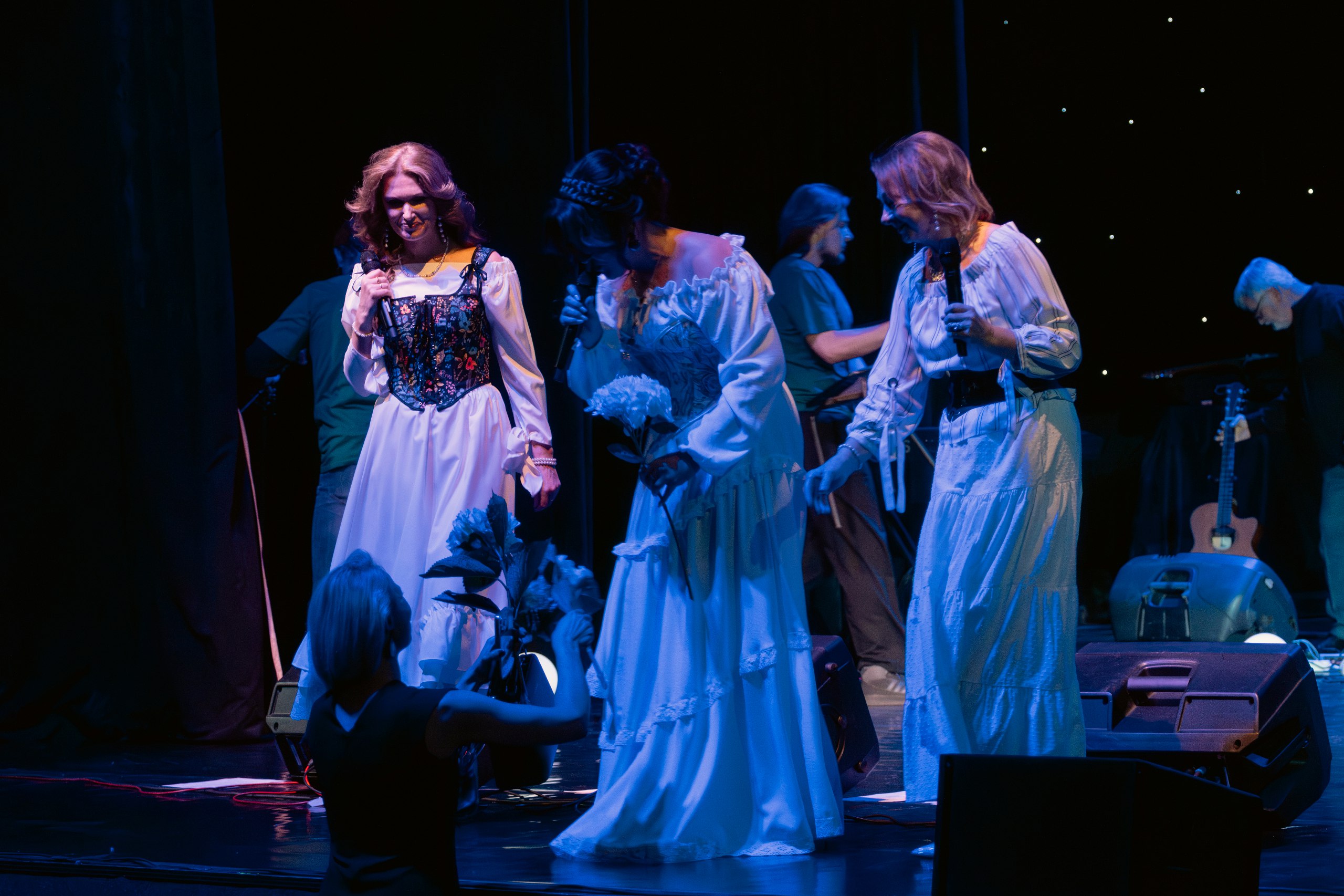 Наши новости. Во Дворце культуры «Дружба» г. Чехов состоялся удивительный вечер, который погрузил зрителей в мир настоящего музыкального колдовства, сотворённого коллективом «Венница» Наши новости. Во Дворце культуры «Дружба» г. Чехов состоялся удивительный вечер, который погрузил зрителей в мир настоящего музыкального колдовства, сотворённого коллективом «Венница»