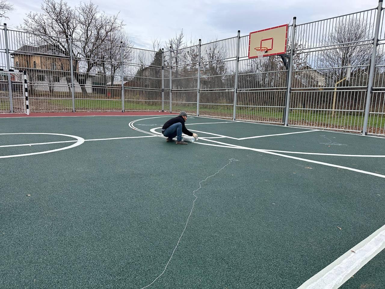 В микрорайоне Востряково на финальном этапе строительство спортивной площадки