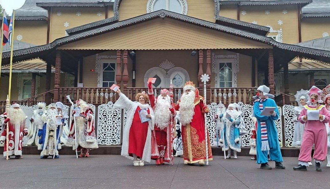 Дед Мороз Дивный и Снегуша Снежинкина из Королёва — победители фестиваля «Зимородок» Дед Мороз Дивный и Снегуша Снежинкина из Королёва — победители фестиваля «Зимородок»