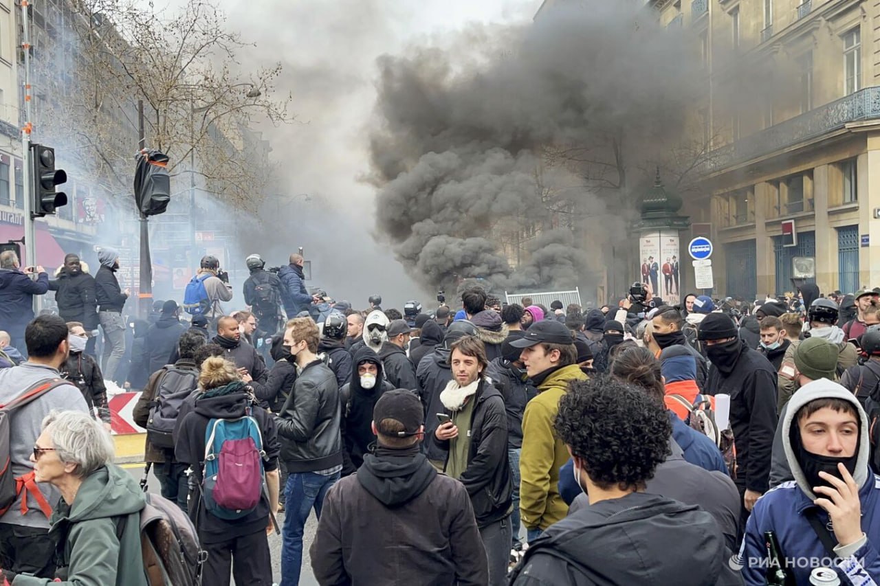 Британия и Европа бредут по дороге, которая ведет их к разорению