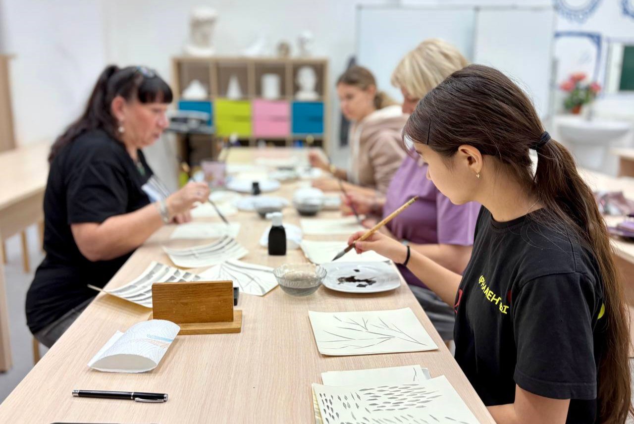 Мытищинцы освоили китайскую живопись Мытищинцы освоили китайскую живопись