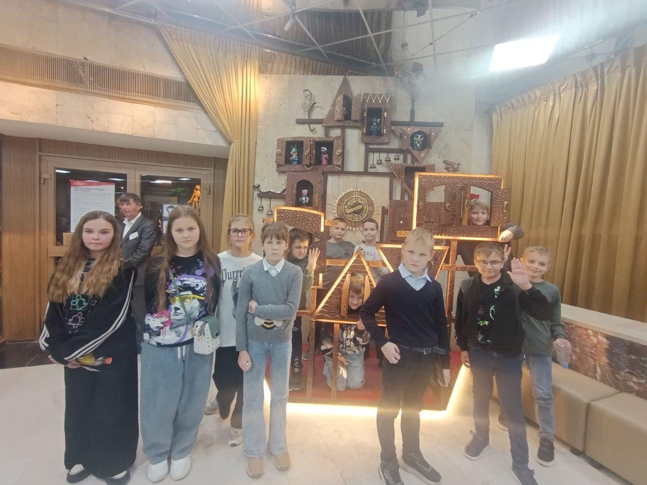 В праздничные дни 4е посетили театр кукол имени С.В. Образцова! В праздничные дни 4е посетили театр кукол имени С.В. Образцова!