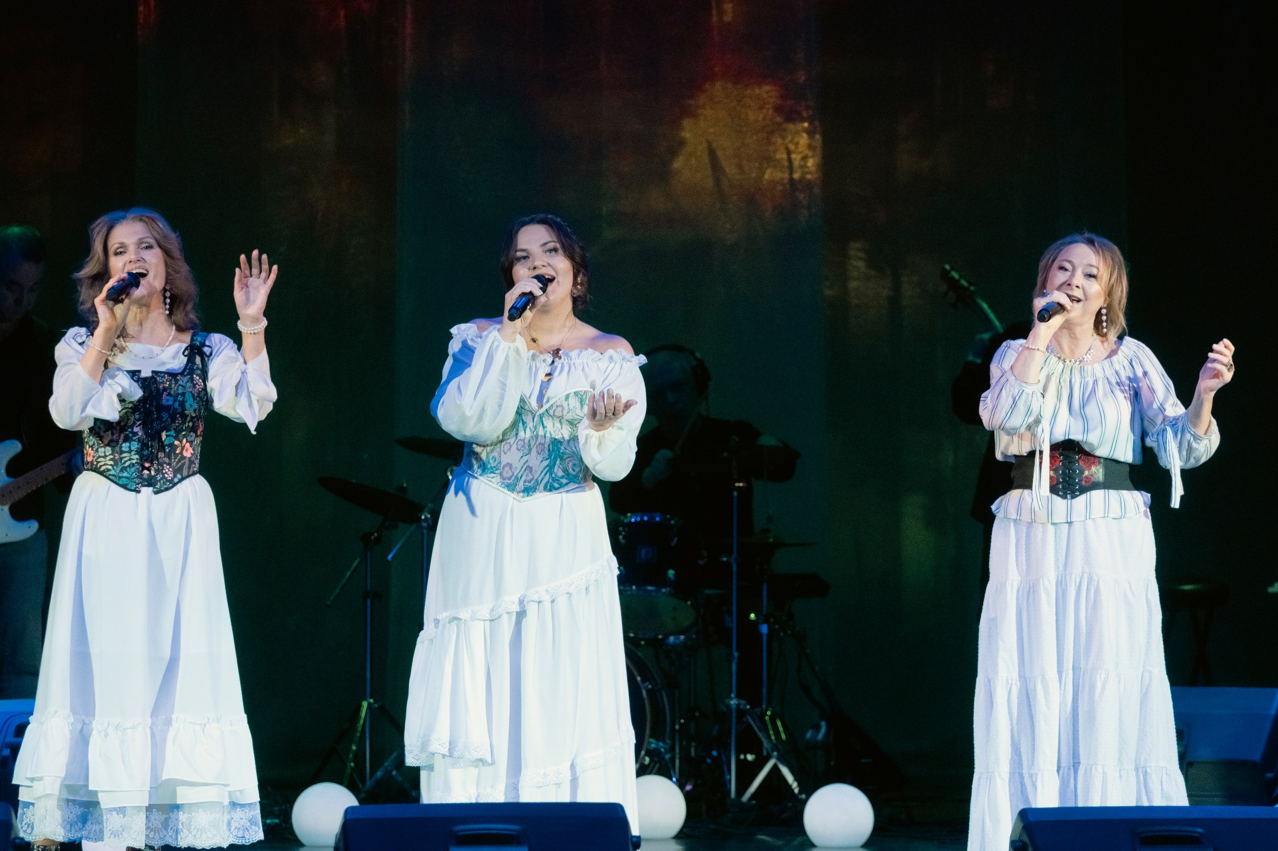 Наши новости. Во Дворце культуры «Дружба» г. Чехов состоялся удивительный вечер, который погрузил зрителей в мир настоящего музыкального колдовства, сотворённого коллективом «Венница» Наши новости. Во Дворце культуры «Дружба» г. Чехов состоялся удивительный вечер, который погрузил зрителей в мир настоящего музыкального колдовства, сотворённого коллективом «Венница»