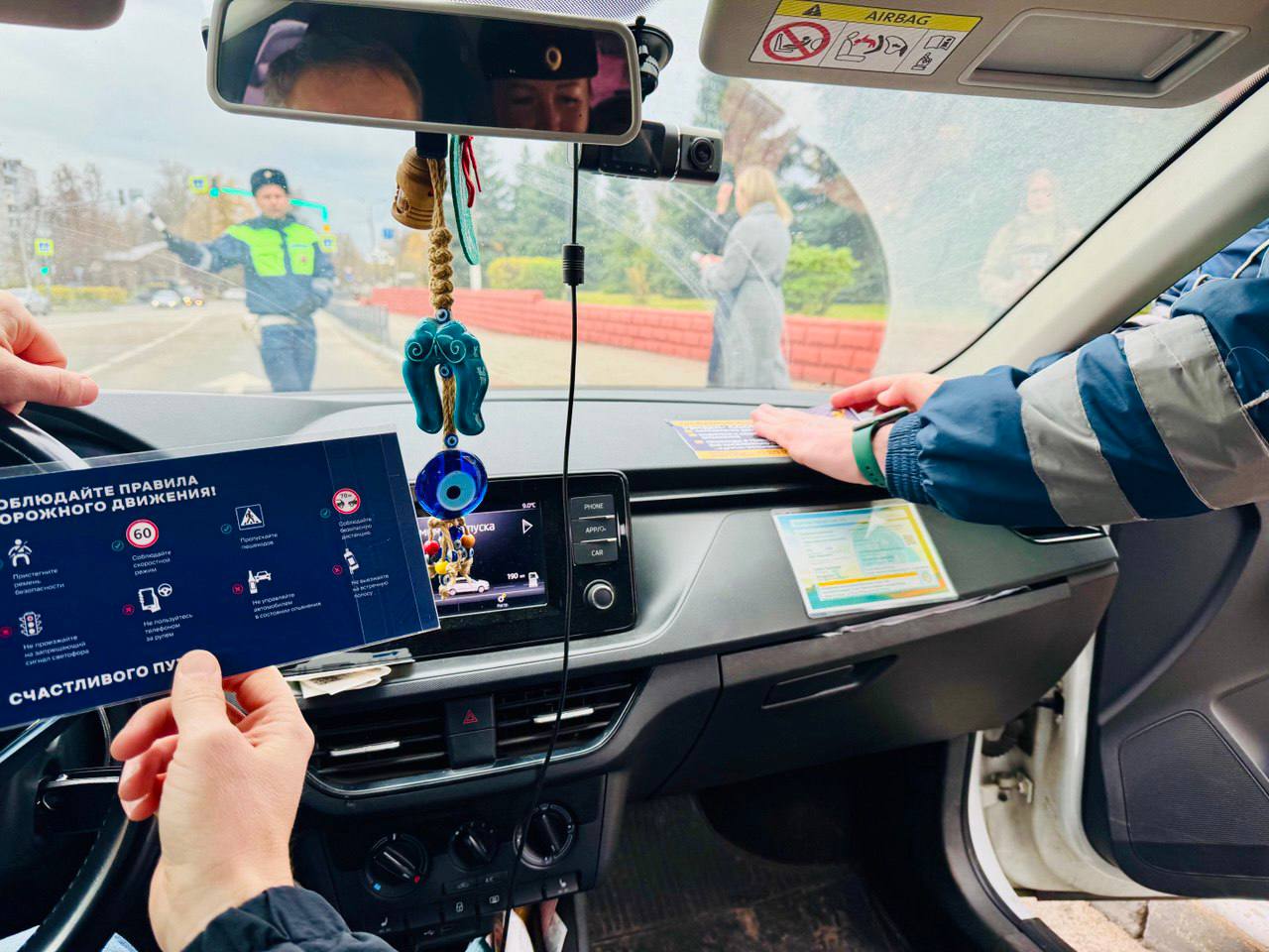 В Орехово-Зуево автоинспекторы провели акцию с участием водителей такси В Орехово-Зуево автоинспекторы провели акцию с участием водителей такси