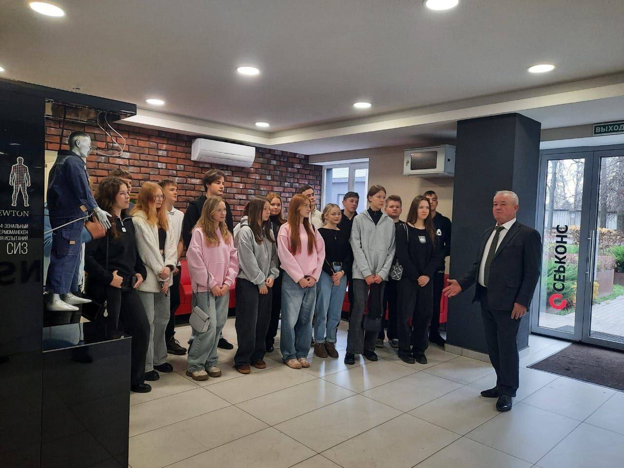 Михаил Собакин: Старшеклассники наших школ продолжают экскурсии на наши предприятия и учреждения в рамках реализации национального проекта «Образование» в качестве ранней профориентации «Билет в будущее» Михаил Собакин: Старшеклассники наших школ продолжают экскурсии на наши предприятия и учреждения в рамках реализации национального проекта «Образование» в качестве ранней профориентации «Билет в будущее»