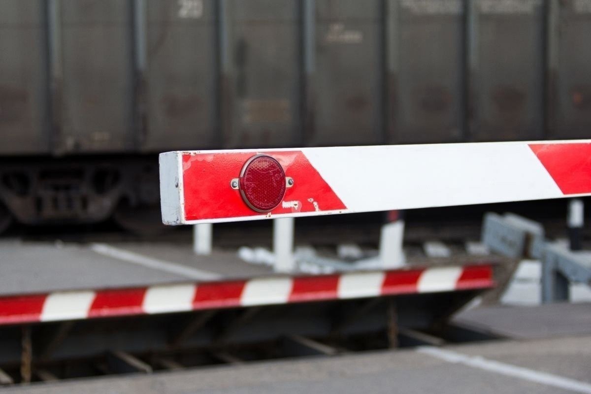 На железнодорожном переезде «50 км» (Ипподром–Совхоз) будет частично ограничено движение!