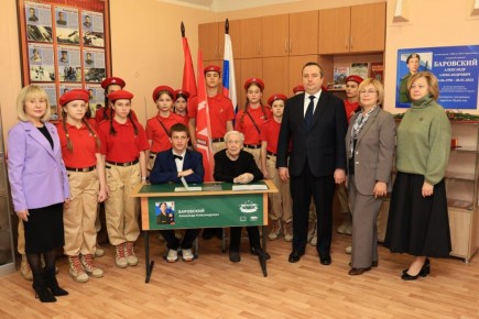 Игорь Трифонов: Сегодня в школе №20 торжественно открыли «Парту Героя», посвящённую памяти жителя нашего города Александра Александровича Баровского