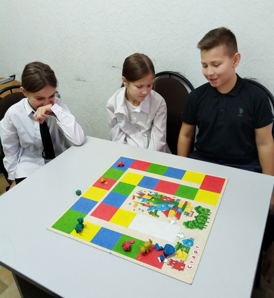 Весь ноябрь педагог-психолог МБОУ гимназии 2 мо Чехов Кимличенко Наталья Евгеньевна будет проводить интереснейшую психологическую игру «Лепёшка» специально для пятиклассников Весь ноябрь педагог-психолог МБОУ гимназии 2 мо Чехов Кимличенко Наталья Евгеньевна будет проводить интереснейшую психологическую игру «Лепёшка» специально для пятиклассников