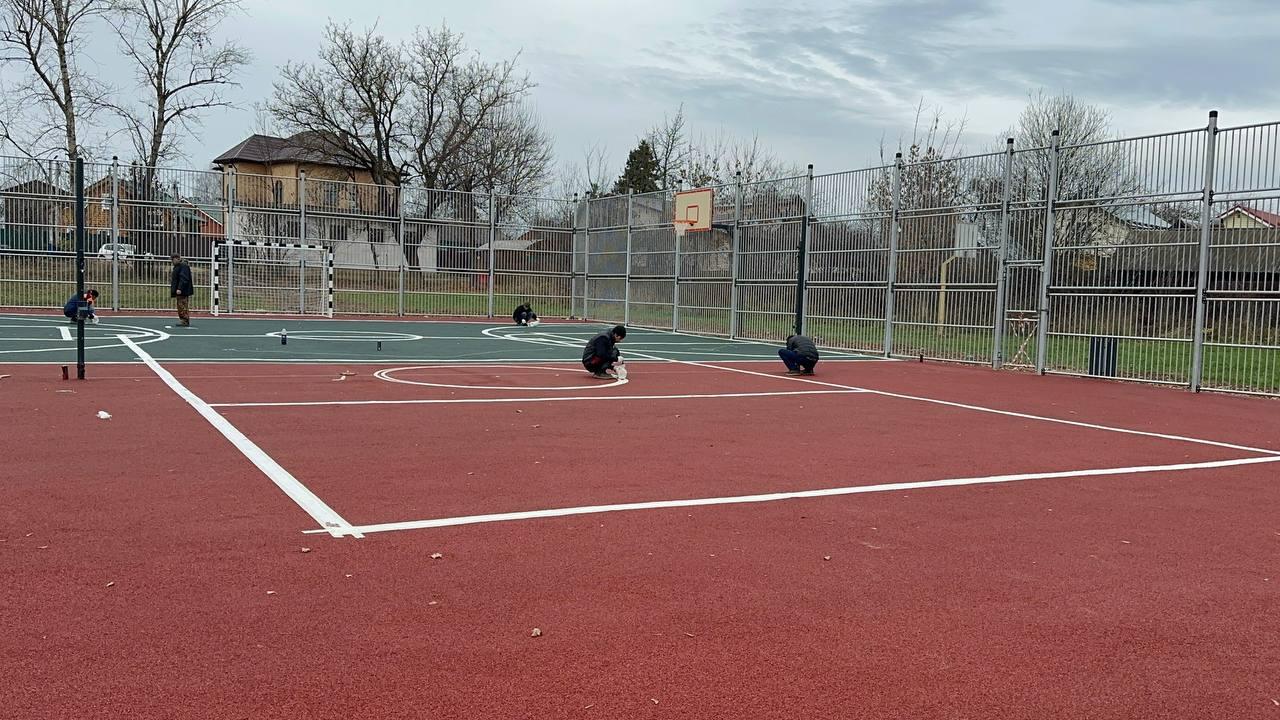 В микрорайоне Востряково на финальном этапе строительство спортивной площадки В микрорайоне Востряково на финальном этапе строительство спортивной площадки