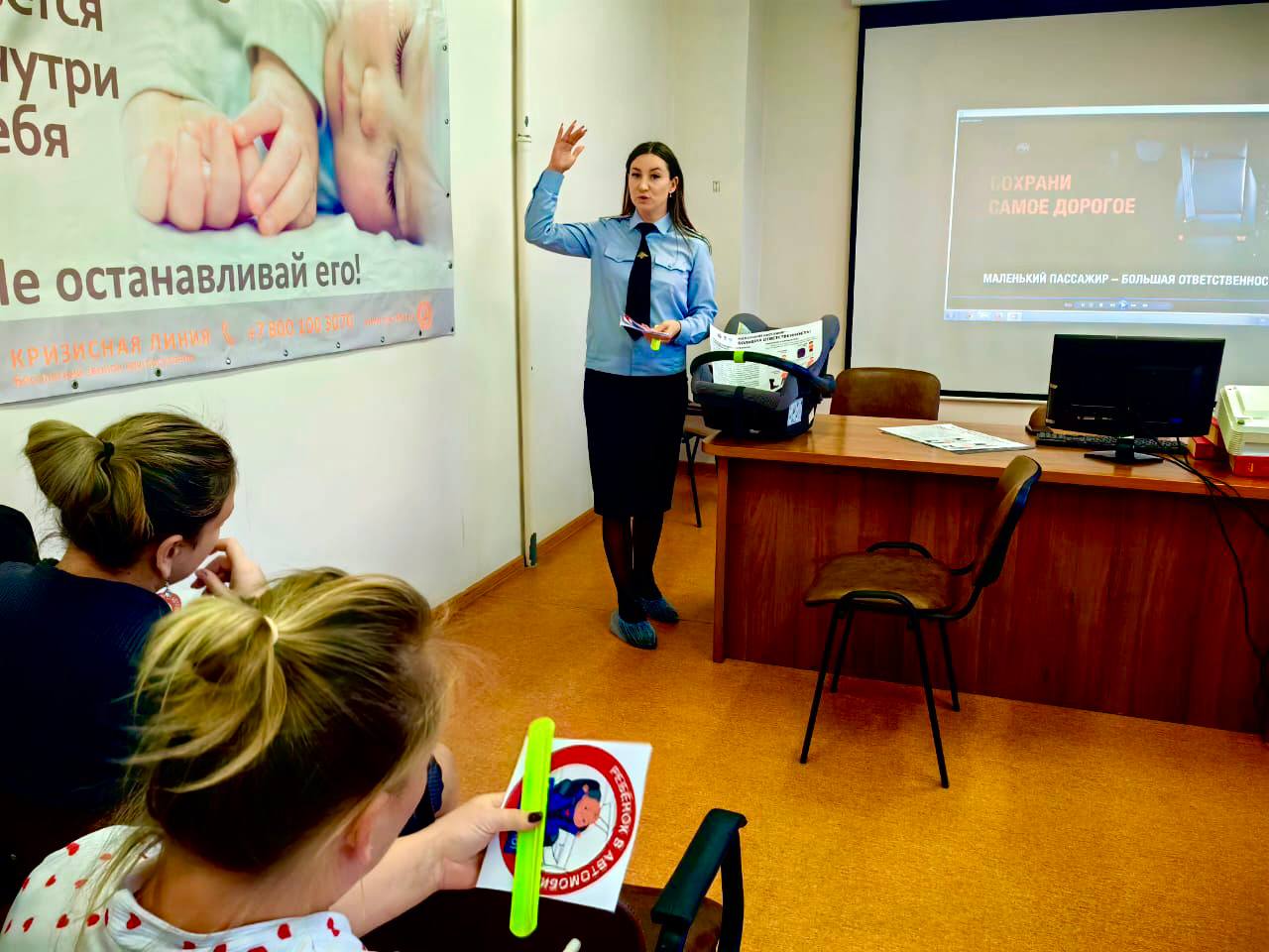 Сотрудники Госавтоинспекции провели информационно-пропагандистскую акцию «Маленький пассажир-большая ответственность» на базе родильного отделения ГБУЗ МО «Воскресенская больница» Сотрудники Госавтоинспекции провели информационно-пропагандистскую акцию «Маленький пассажир-большая ответственность» на базе родильного отделения ГБУЗ МО «Воскресенская больница»