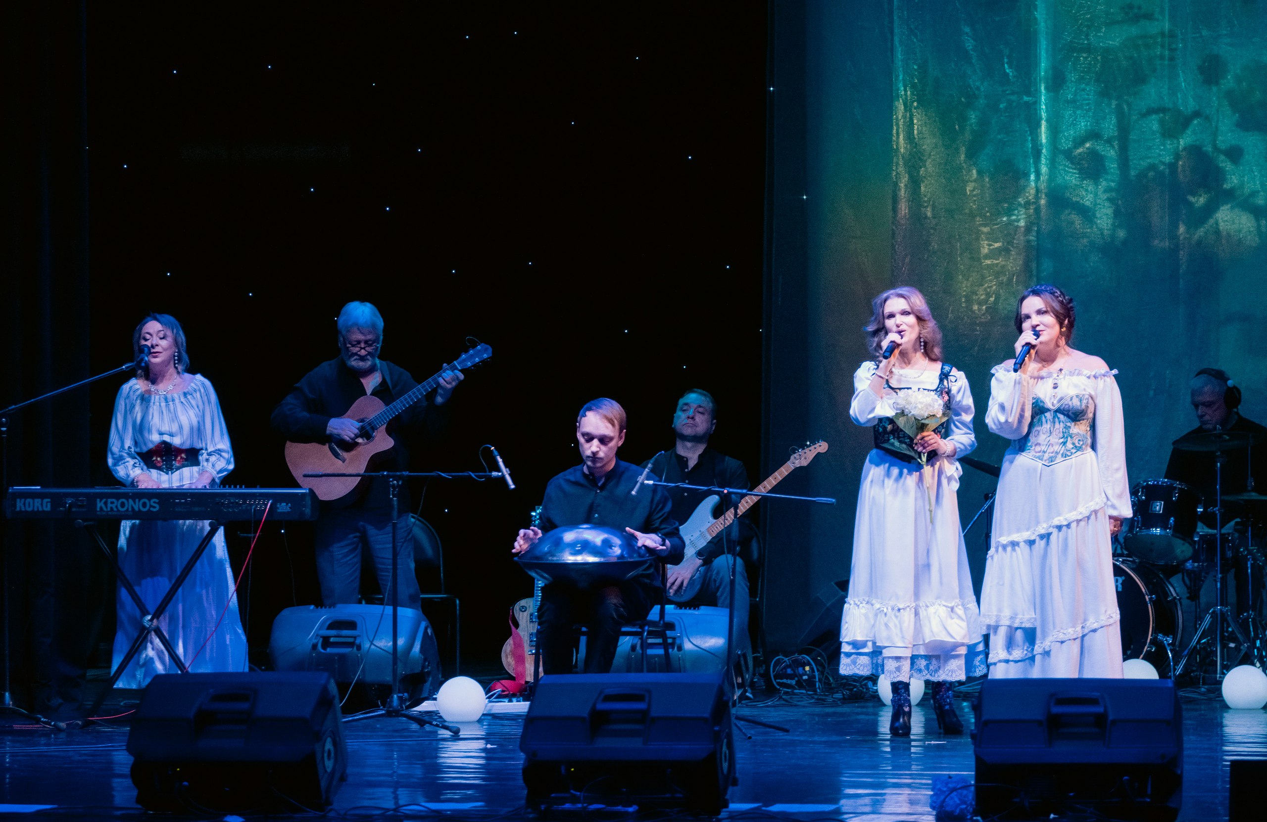 Наши новости. Во Дворце культуры «Дружба» г. Чехов состоялся удивительный вечер, который погрузил зрителей в мир настоящего музыкального колдовства, сотворённого коллективом «Венница» Наши новости. Во Дворце культуры «Дружба» г. Чехов состоялся удивительный вечер, который погрузил зрителей в мир настоящего музыкального колдовства, сотворённого коллективом «Венница»