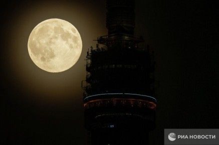 Суперлуние сняли на камеру в Москве и Подмосковье