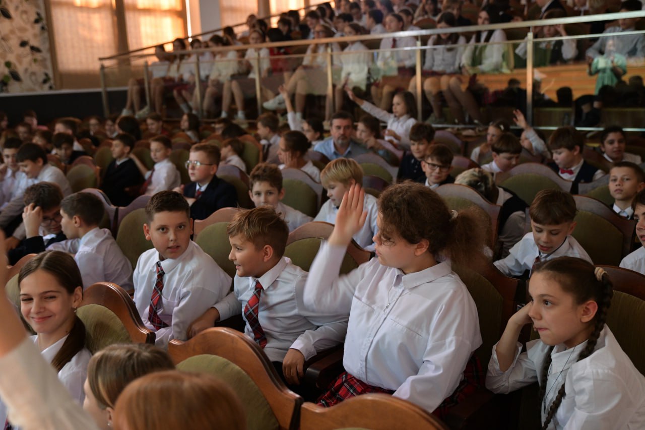 Более 300 учеников гимназии «Дмитров» стали участниками уникального для Подмосковья проекта Более 300 учеников гимназии «Дмитров» стали участниками уникального для Подмосковья проекта