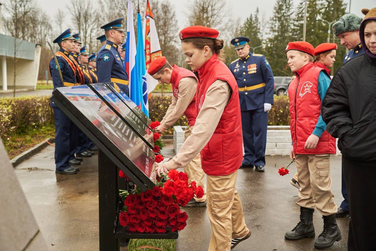 Михаил Собакин: С начала специальной военной операции офицеры и кадровые военные воинской части Чехов-7 выполняют задачи в условиях боевых действий Михаил Собакин: С начала специальной военной операции офицеры и кадровые военные воинской части Чехов-7 выполняют задачи в условиях боевых действий