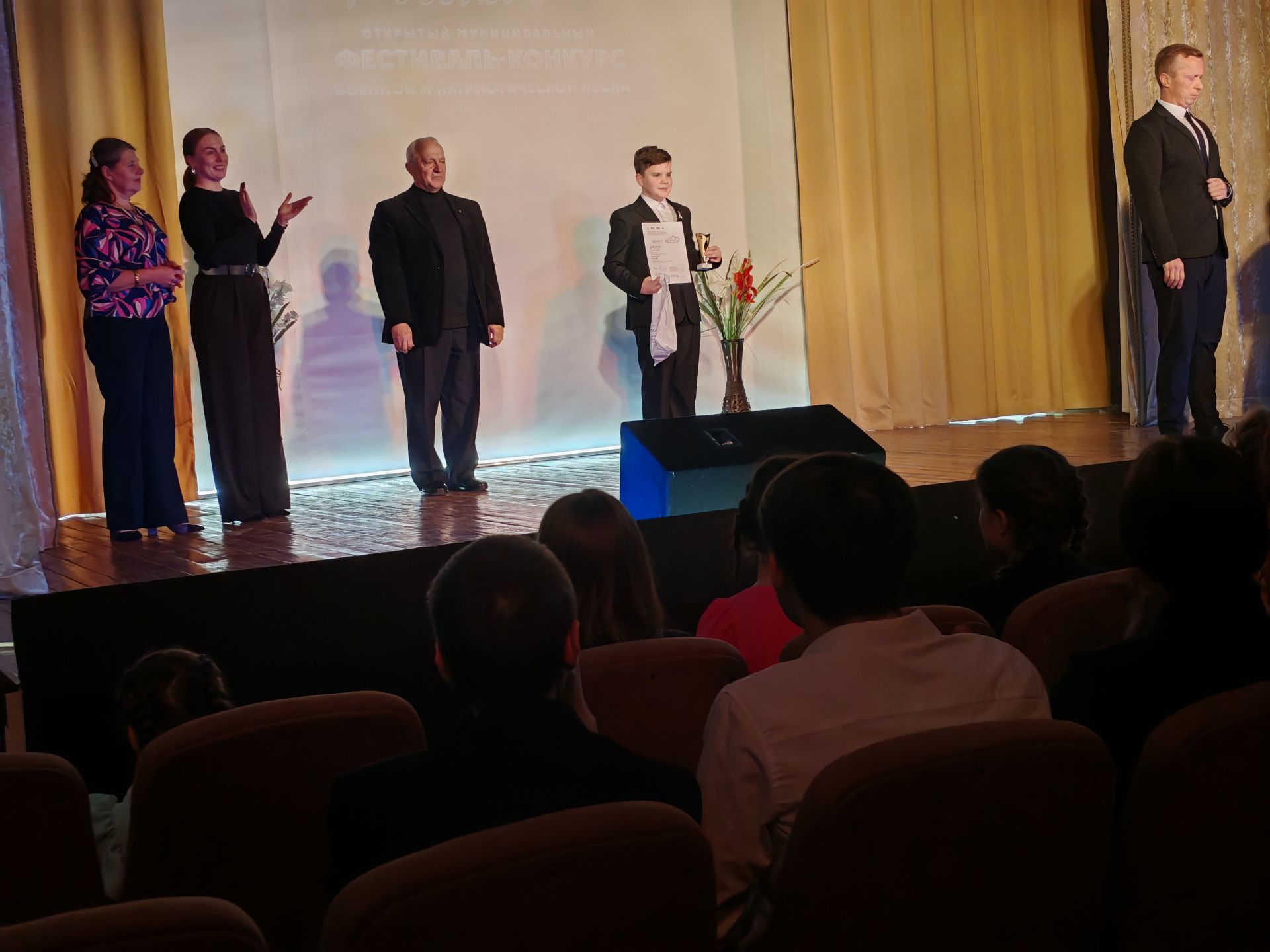 Наши новости. XIV Муниципальный фестиваль – конкурс военной и патриотической песни «Я люблю тебя, Россия!» прошел в м.о. Чехов Наши новости. XIV Муниципальный фестиваль – конкурс военной и патриотической песни «Я люблю тебя, Россия!» прошел в м.о. Чехов