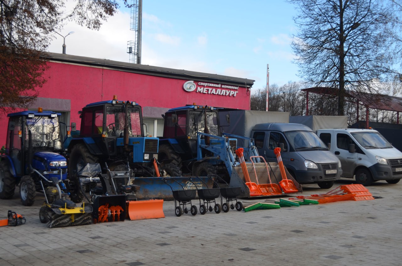 Константин Михальков: Уже на следующей неделе обещают снег и морозы, а техника к Солнечногорской зиме готова на 100% Константин Михальков: Уже на следующей неделе обещают снег и морозы, а техника к Солнечногорской зиме готова на 100%