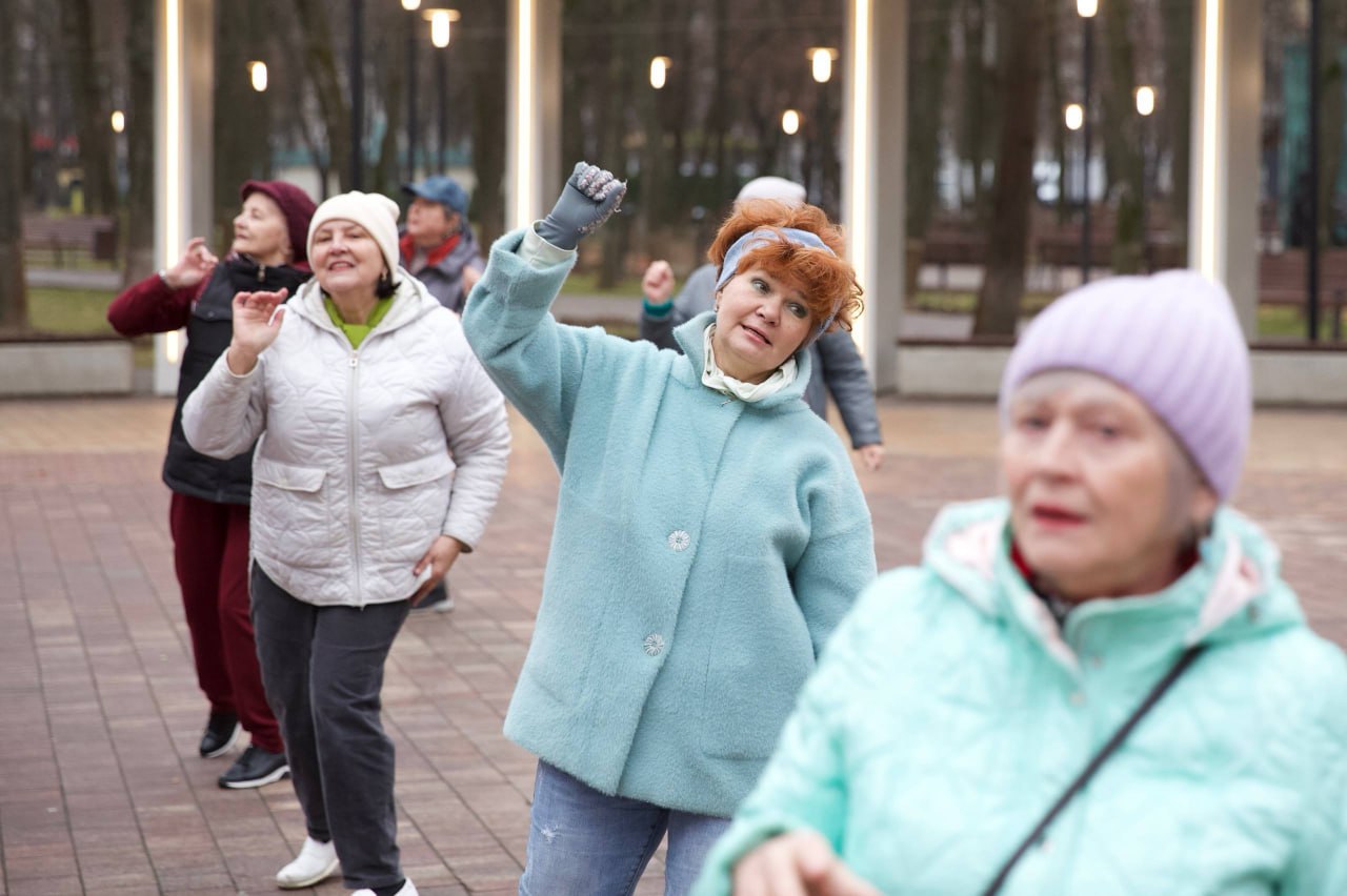 Долголеты зарядились позитивом на спортивном мероприятии в парке имени Виктора Талалихина Долголеты зарядились позитивом на спортивном мероприятии в парке имени Виктора Талалихина
