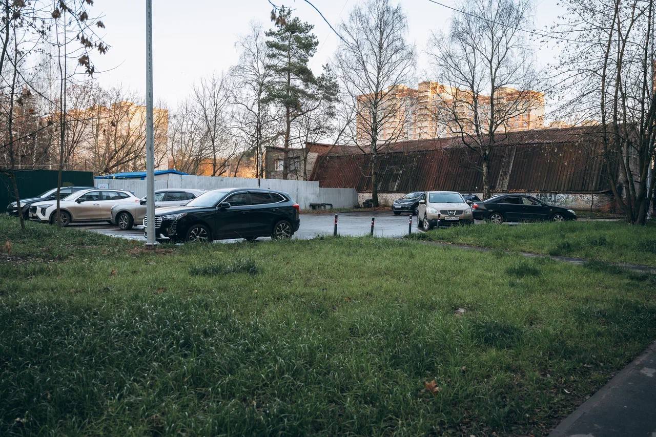 Андрей Булгаков: Вместе с участником СВО Евгением Бородулей и жителями проверили итоги комплексного благоустройства двора на проспекте 60 лет Октября, 2А и 2Б. Работы здесь полностью завершены — обновлённое пространство... Андрей Булгаков: Вместе с участником СВО Евгением Бородулей и жителями проверили итоги комплексного благоустройства двора на проспекте 60 лет Октября, 2А и 2Б. Работы здесь полностью завершены — обновлённое пространство...