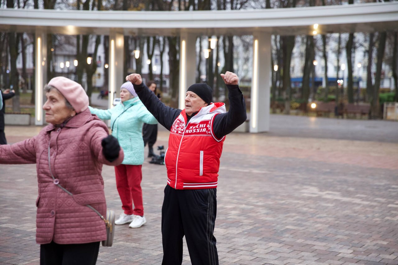 Долголеты зарядились позитивом на спортивном мероприятии в парке имени Виктора Талалихина Долголеты зарядились позитивом на спортивном мероприятии в парке имени Виктора Талалихина