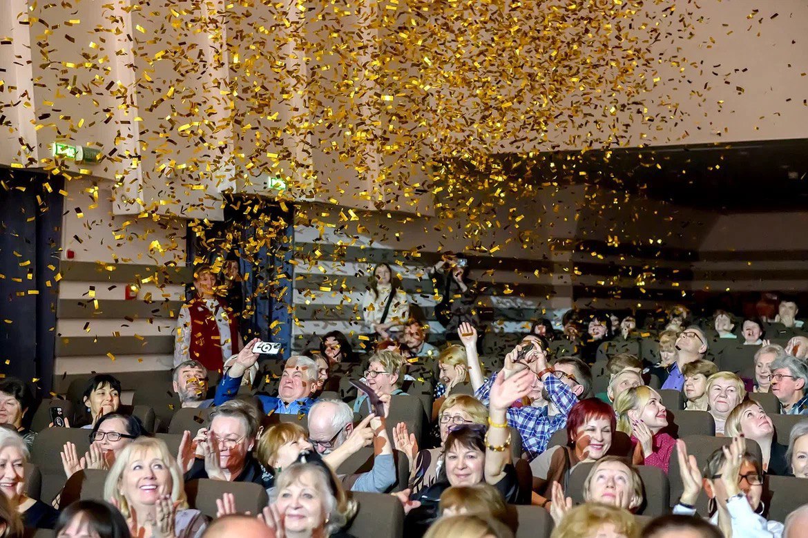 Более 850 гостей пришли отметить золотой юбилей Дворца культуры «Октябрь» Более 850 гостей пришли отметить золотой юбилей Дворца культуры «Октябрь»