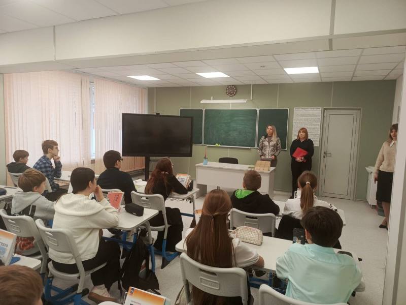 6 ноября в МОУ «Москворецкая гимназия» прошла встреча учащихся с представителем администрации городского округа Воскресенск Светланой Кайнер и старшим инспектором по делам несовершеннолетних линейного отдела полиции на...
