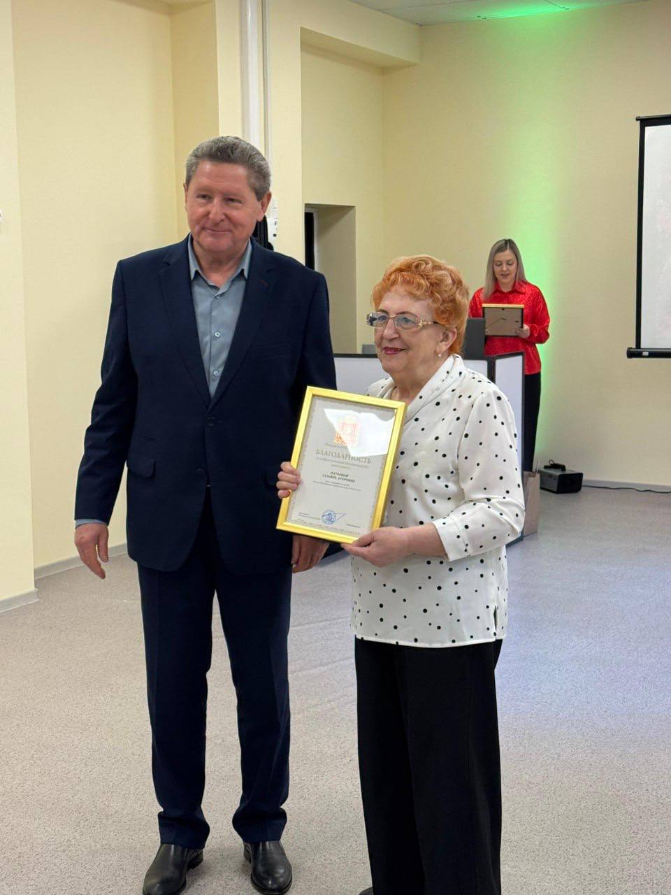 Депутат Московской областной Думы Владимир Барсуков наградил волонтеров Воскресенска Депутат Московской областной Думы Владимир Барсуков наградил волонтеров Воскресенска