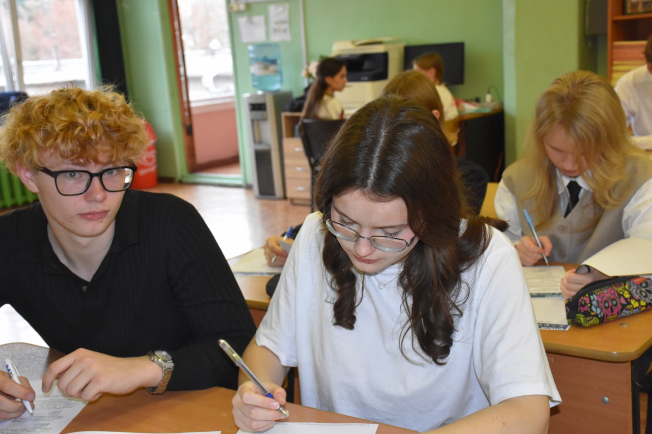 В Жуковском на базе школы №9 состоялась всероссийская просветительская акция «Большой этнографический диктант» В Жуковском на базе школы №9 состоялась всероссийская просветительская акция «Большой этнографический диктант»