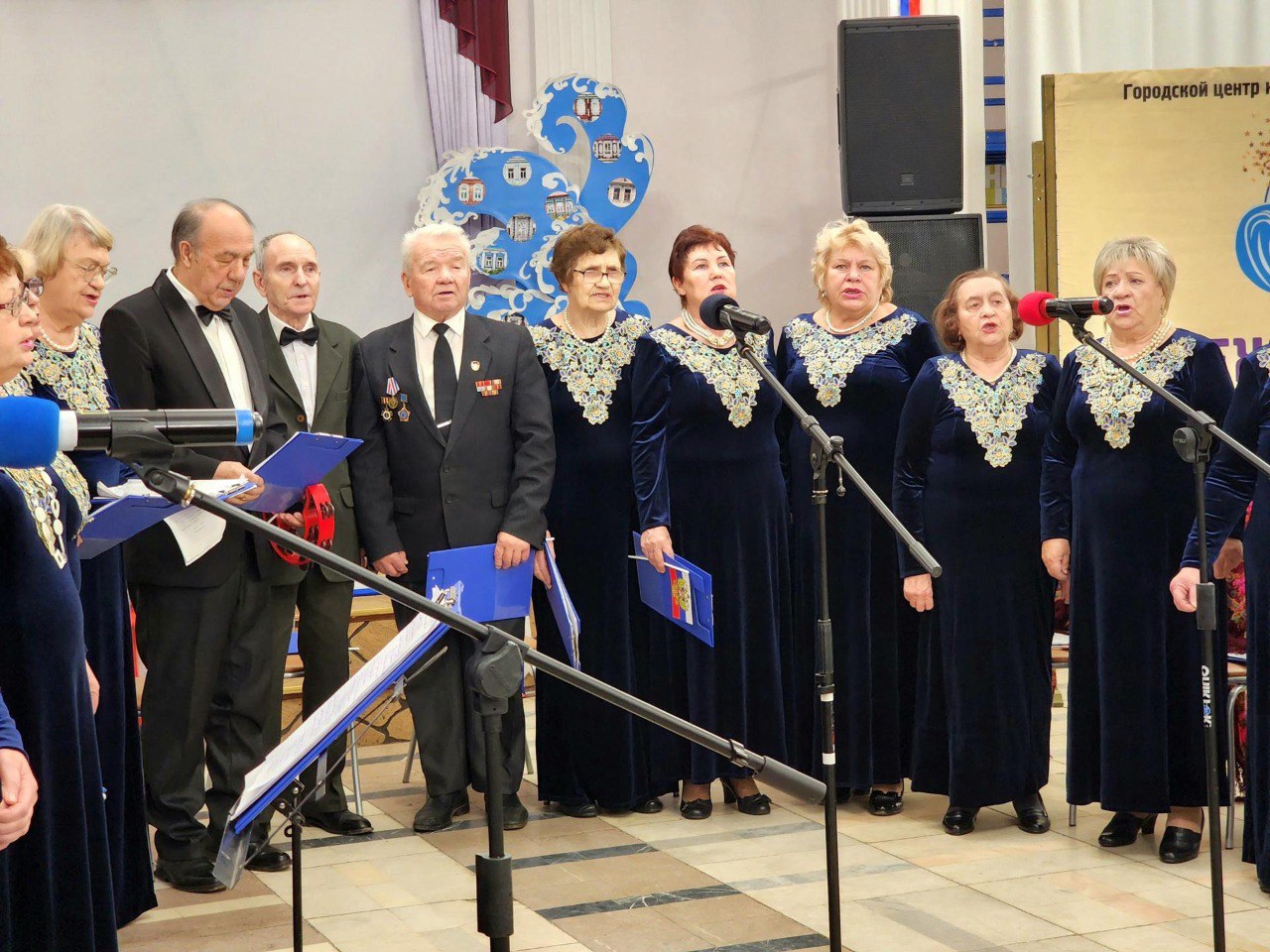 «Хор ветеранов» выступил с отчётным концертом в ДК «Лепсе» «Хор ветеранов» выступил с отчётным концертом в ДК «Лепсе»